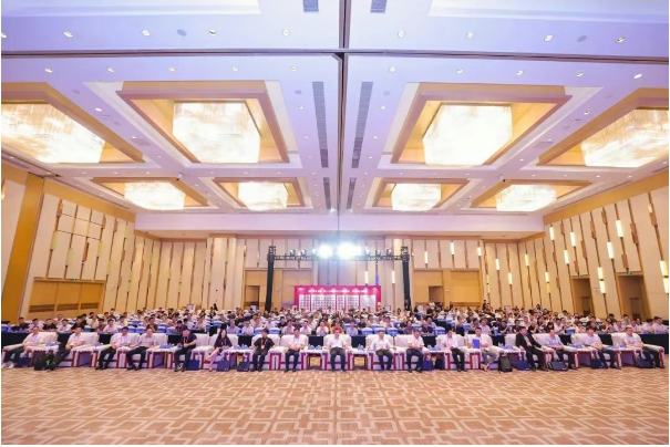 安徽華宇電纜集團董事長葉明竹應邀出席首屆中國線纜行業(yè)G100企業(yè)家領袖峰會暨2025年高質(zhì)量發(fā)展大會
